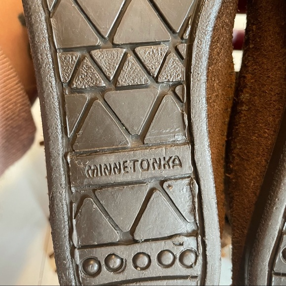 Minnetonka Dusty Brown Suede Hi Top Back Zip Fringe Ankle Booties - Picture 12 of 15